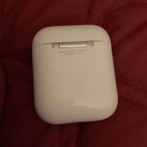 APPLE AIRPODS W/ charging case